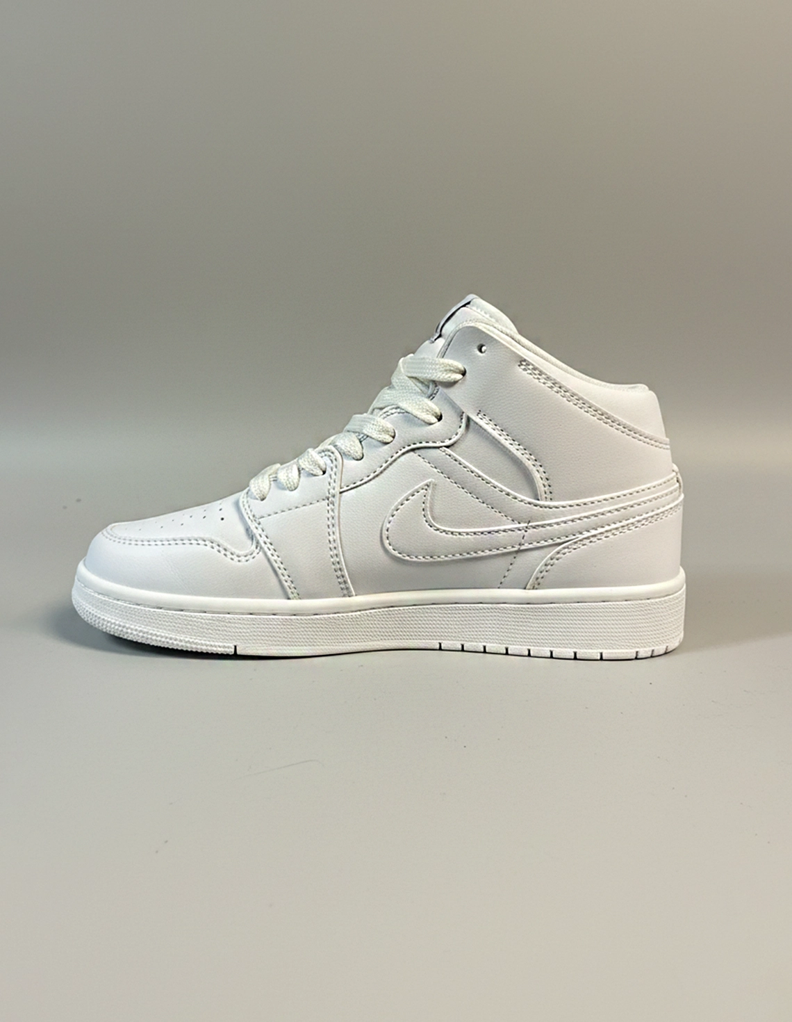 کفش روزانه زنانه نایکی Air Jordan 1 Mid Shadow W